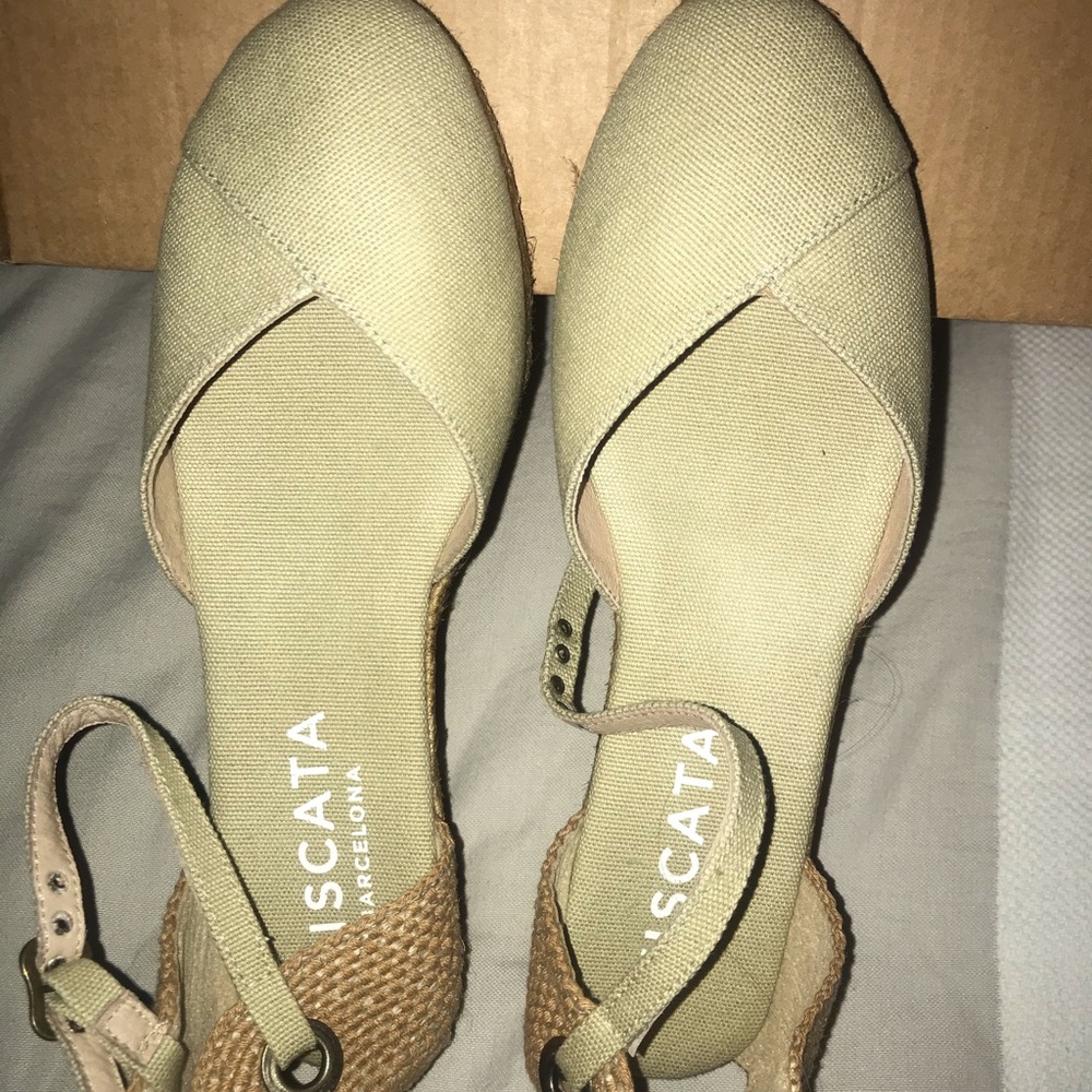Viscata beige wedges